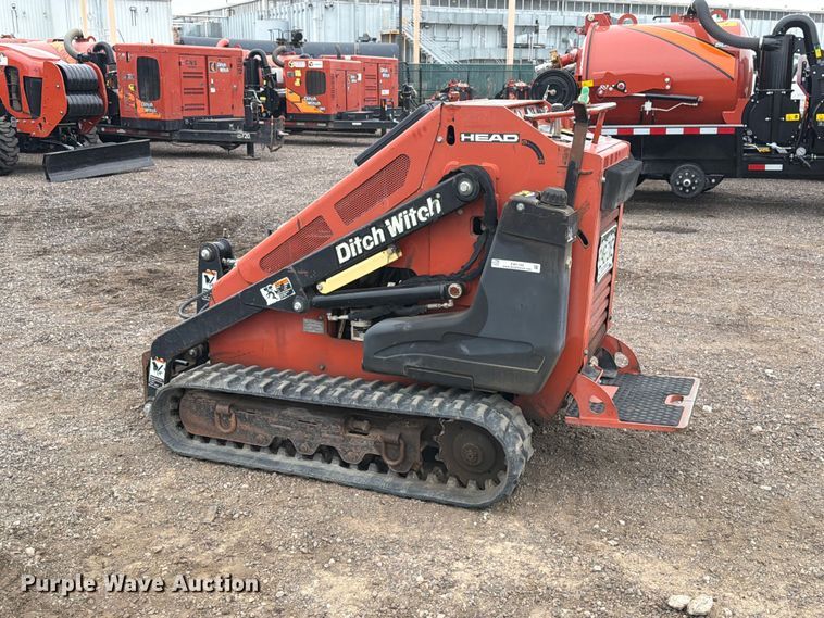 image for item EW1192 2008 Ditch Witch 650 compact utility loader