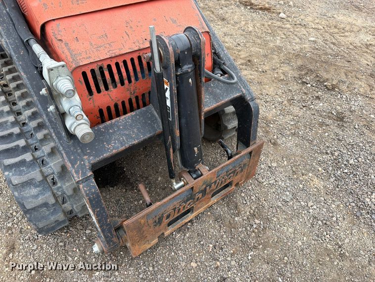 image for item EW1192 2008 Ditch Witch 650 compact utility loader