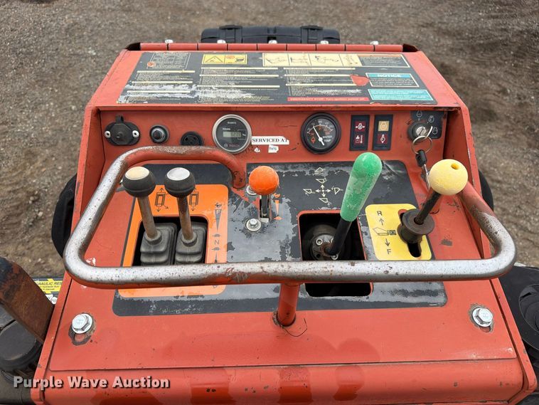 image for item EW1192 2008 Ditch Witch 650 compact utility loader