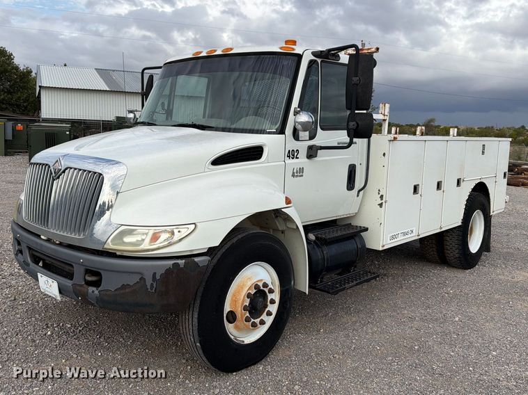 image for item EW7568 2007 International DuraStar 4400 utility / service truck