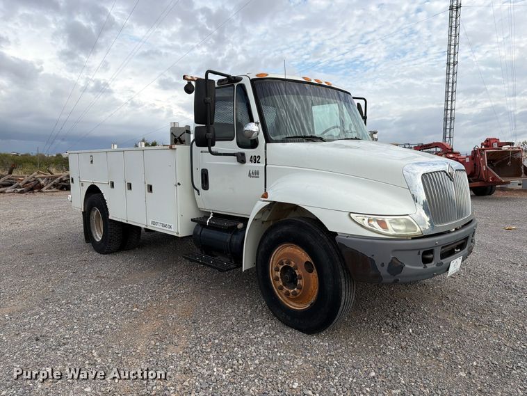 image for item EW7568 2007 International DuraStar 4400 utility / service truck