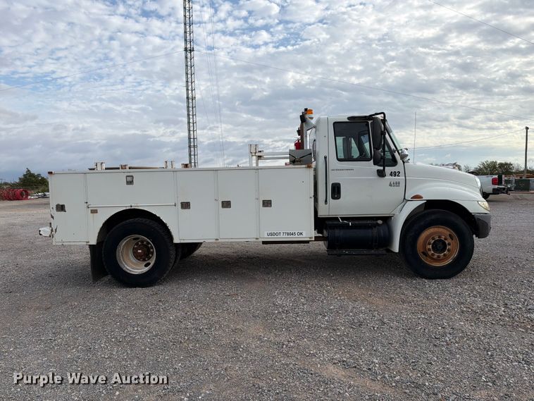 image for item EW7568 2007 International DuraStar 4400 utility / service truck