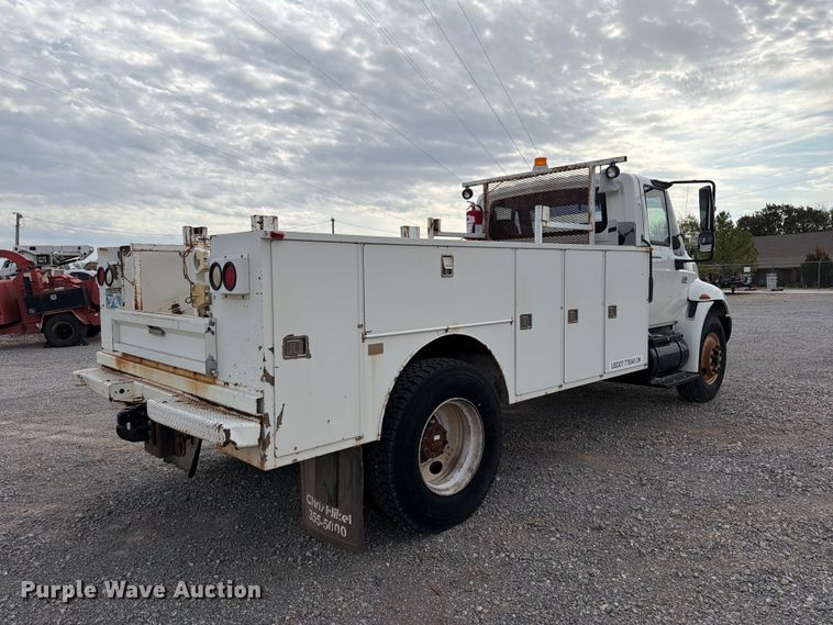 image for item EW7568 2007 International DuraStar 4400 utility / service truck