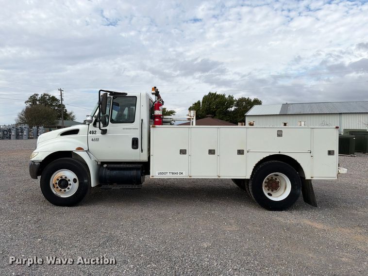 image for item EW7568 2007 International DuraStar 4400 utility / service truck