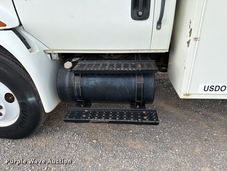 image for item EW7568 2007 International DuraStar 4400 utility / service truck