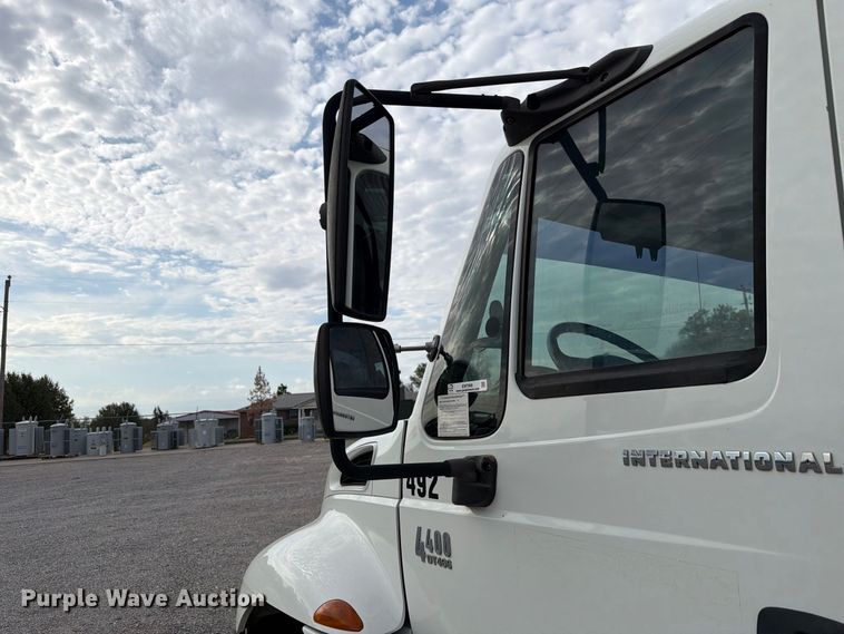 image for item EW7568 2007 International DuraStar 4400 utility / service truck