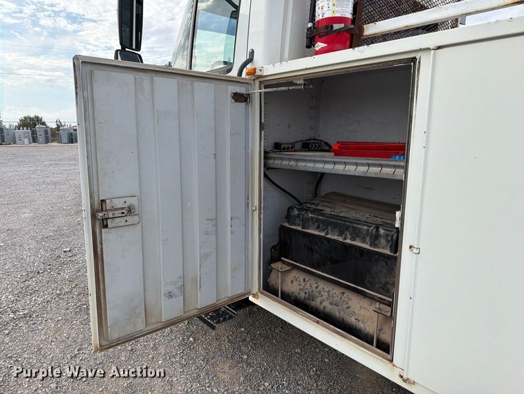 image for item EW7568 2007 International DuraStar 4400 utility / service truck