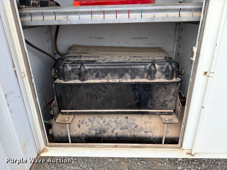 image for item EW7568 2007 International DuraStar 4400 utility / service truck