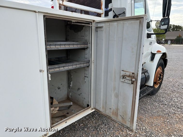 image for item EW7568 2007 International DuraStar 4400 utility / service truck