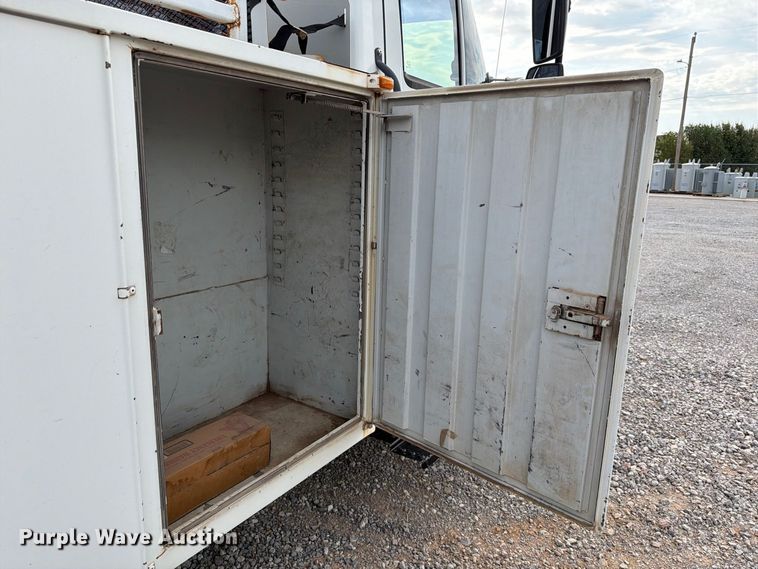 image for item EW7568 2007 International DuraStar 4400 utility / service truck