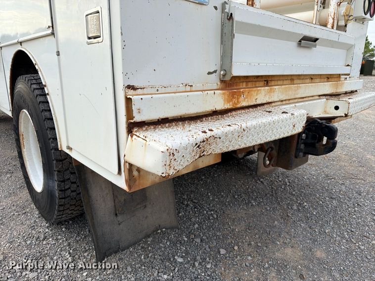 image for item EW7568 2007 International DuraStar 4400 utility / service truck