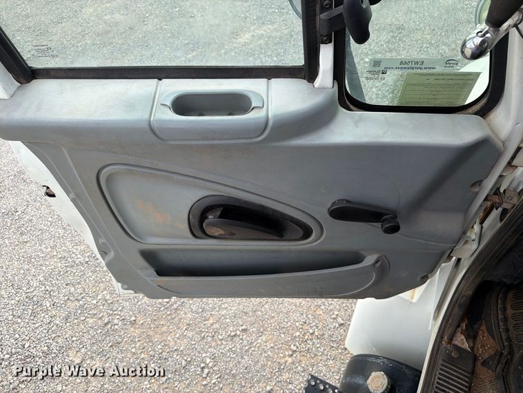 image for item EW7568 2007 International DuraStar 4400 utility / service truck