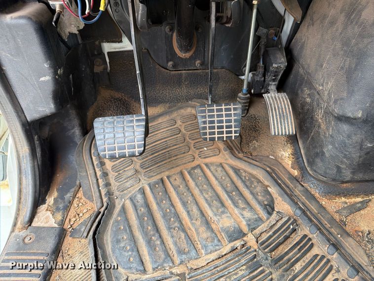 image for item EW7568 2007 International DuraStar 4400 utility / service truck