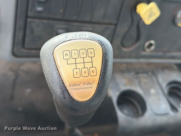 image for item EW7568 2007 International DuraStar 4400 utility / service truck