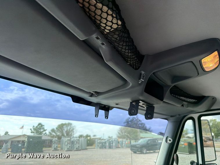 image for item EW7568 2007 International DuraStar 4400 utility / service truck