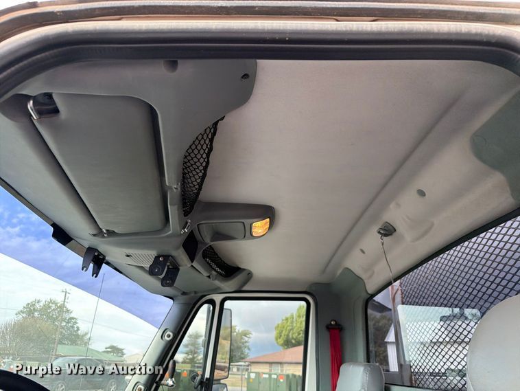 image for item EW7568 2007 International DuraStar 4400 utility / service truck