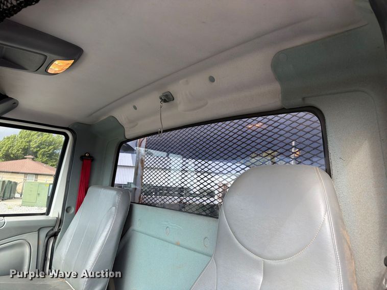 image for item EW7568 2007 International DuraStar 4400 utility / service truck