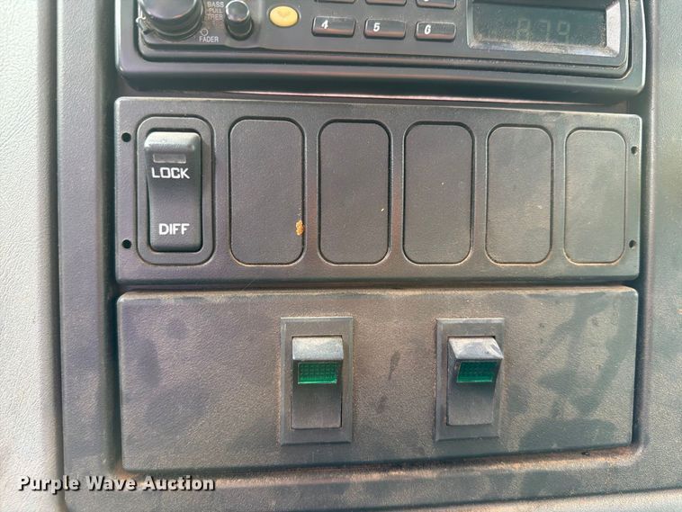 image for item EW7568 2007 International DuraStar 4400 utility / service truck