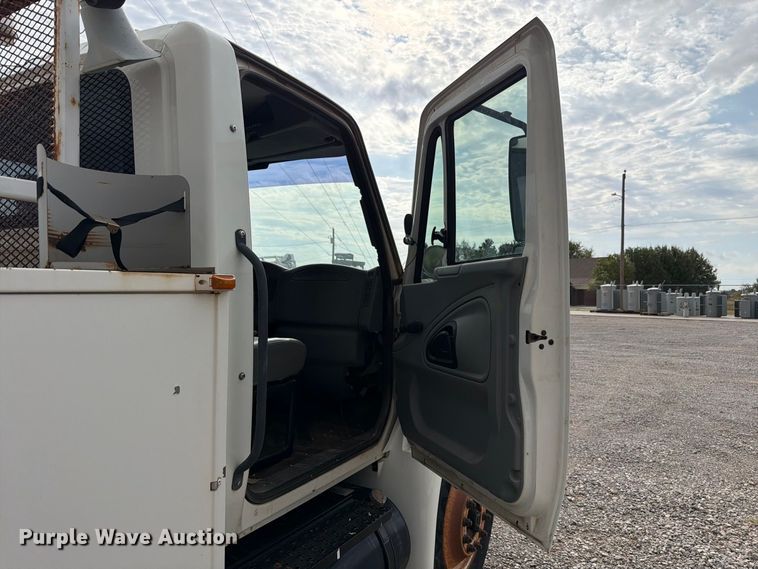 image for item EW7568 2007 International DuraStar 4400 utility / service truck