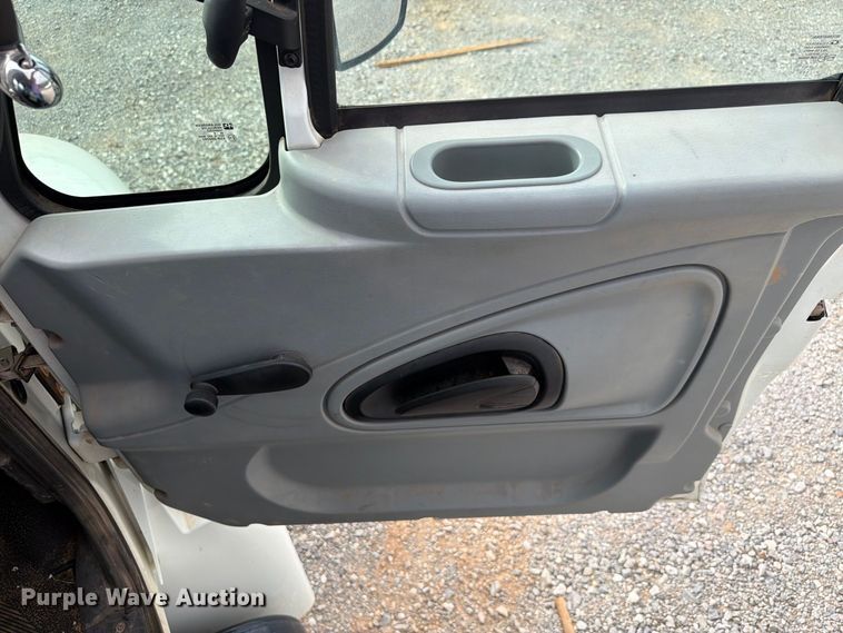 image for item EW7568 2007 International DuraStar 4400 utility / service truck