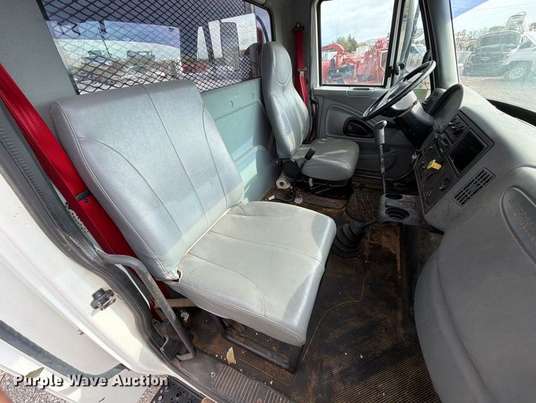 image for item EW7568 2007 International DuraStar 4400 utility / service truck