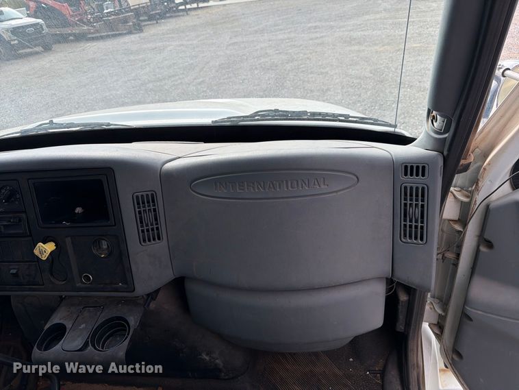 image for item EW7568 2007 International DuraStar 4400 utility / service truck