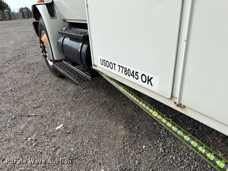 image for item EW7568 2007 International DuraStar 4400 utility / service truck