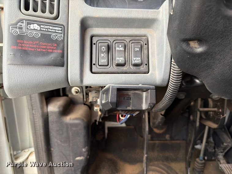 image for item EW7568 2007 International DuraStar 4400 utility / service truck