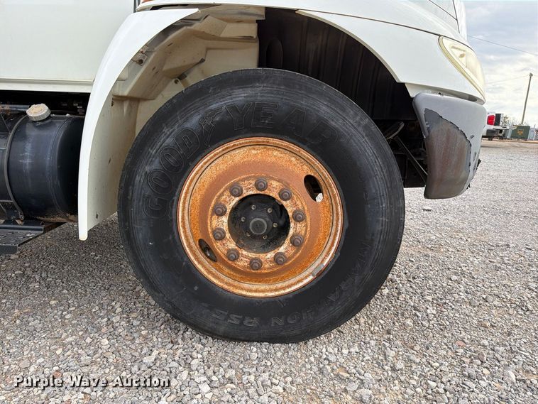 image for item EW7568 2007 International DuraStar 4400 utility / service truck