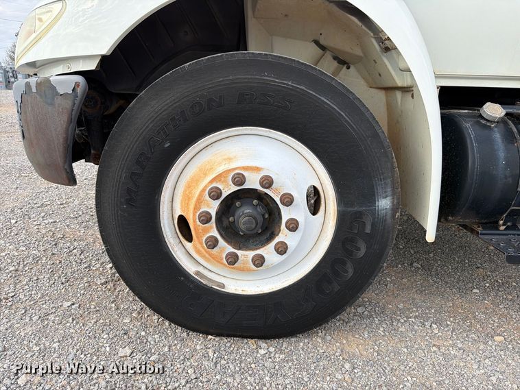 image for item EW7568 2007 International DuraStar 4400 utility / service truck
