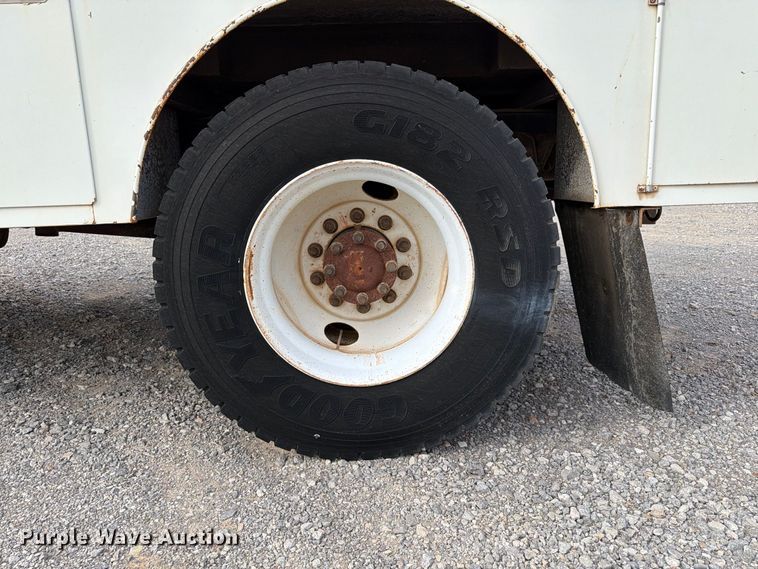 image for item EW7568 2007 International DuraStar 4400 utility / service truck