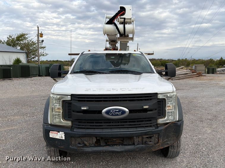 image for item EW7569 2017 Ford F550 Super Duty bucket truck