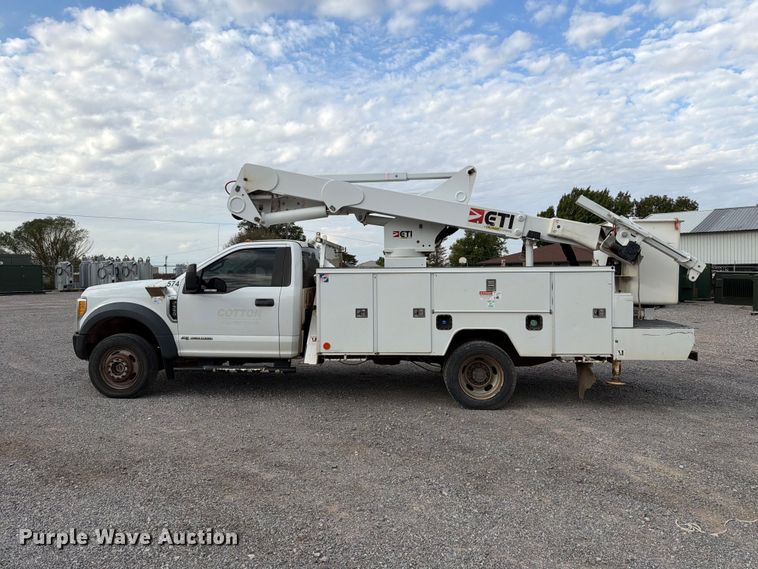 image for item EW7569 2017 Ford F550 Super Duty bucket truck