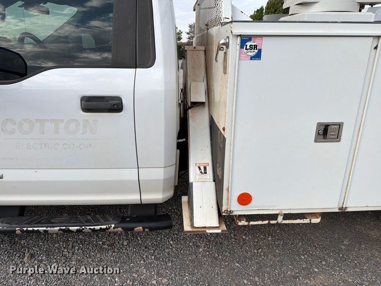 image for item EW7569 2017 Ford F550 Super Duty bucket truck