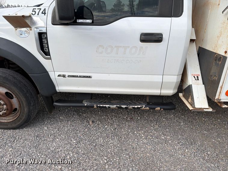 image for item EW7569 2017 Ford F550 Super Duty bucket truck