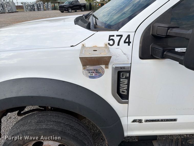 image for item EW7569 2017 Ford F550 Super Duty bucket truck