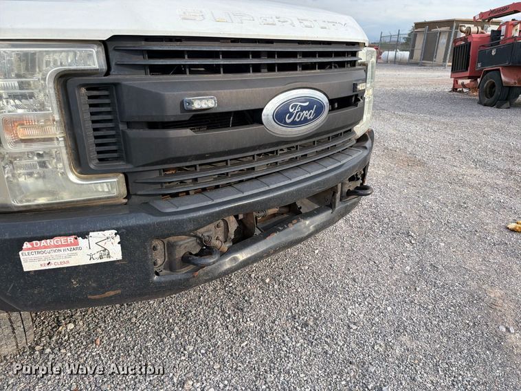 image for item EW7569 2017 Ford F550 Super Duty bucket truck