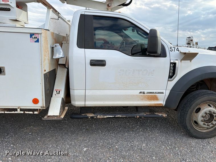 image for item EW7569 2017 Ford F550 Super Duty bucket truck