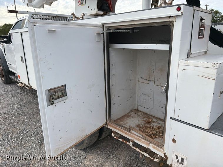 image for item EW7569 2017 Ford F550 Super Duty bucket truck