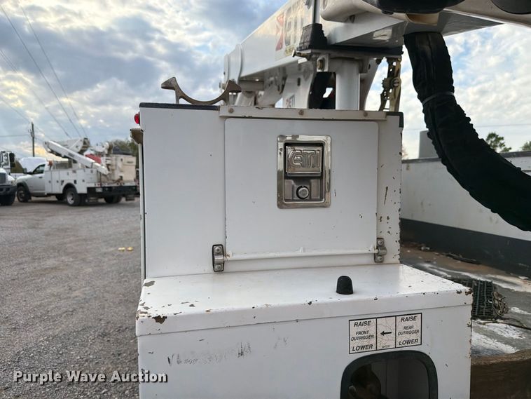 image for item EW7569 2017 Ford F550 Super Duty bucket truck