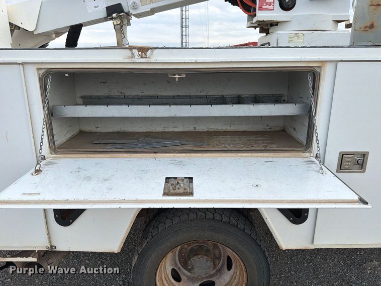image for item EW7569 2017 Ford F550 Super Duty bucket truck