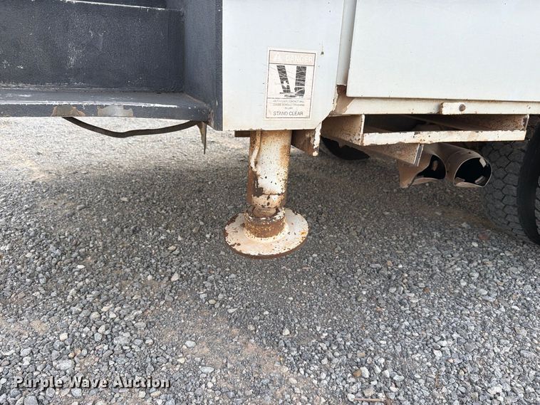 image for item EW7569 2017 Ford F550 Super Duty bucket truck