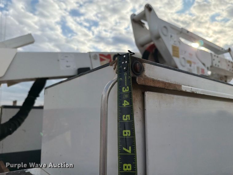 image for item EW7569 2017 Ford F550 Super Duty bucket truck