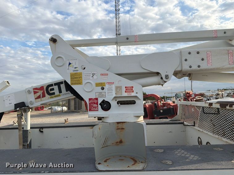 image for item EW7569 2017 Ford F550 Super Duty bucket truck