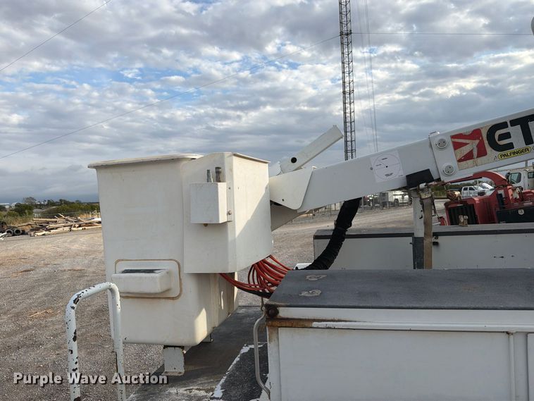 image for item EW7569 2017 Ford F550 Super Duty bucket truck