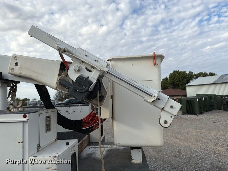 image for item EW7569 2017 Ford F550 Super Duty bucket truck