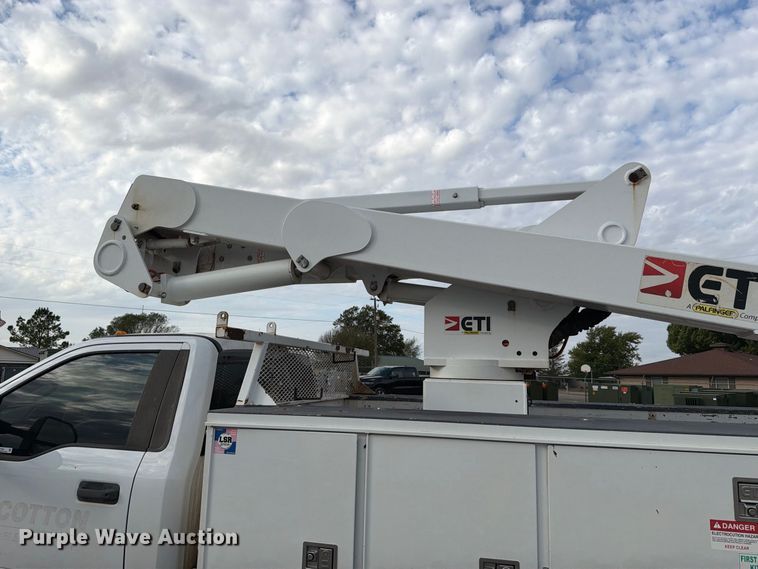 image for item EW7569 2017 Ford F550 Super Duty bucket truck