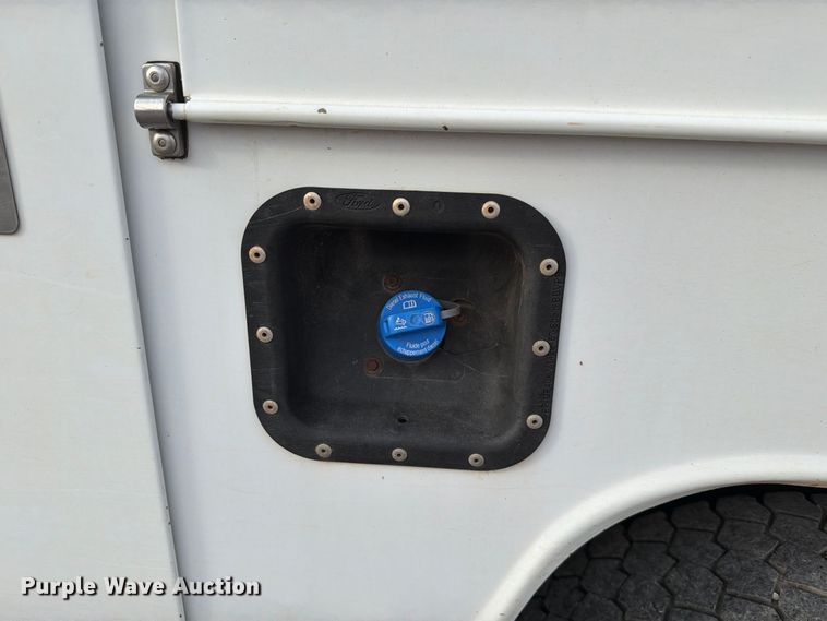 image for item EW7569 2017 Ford F550 Super Duty bucket truck