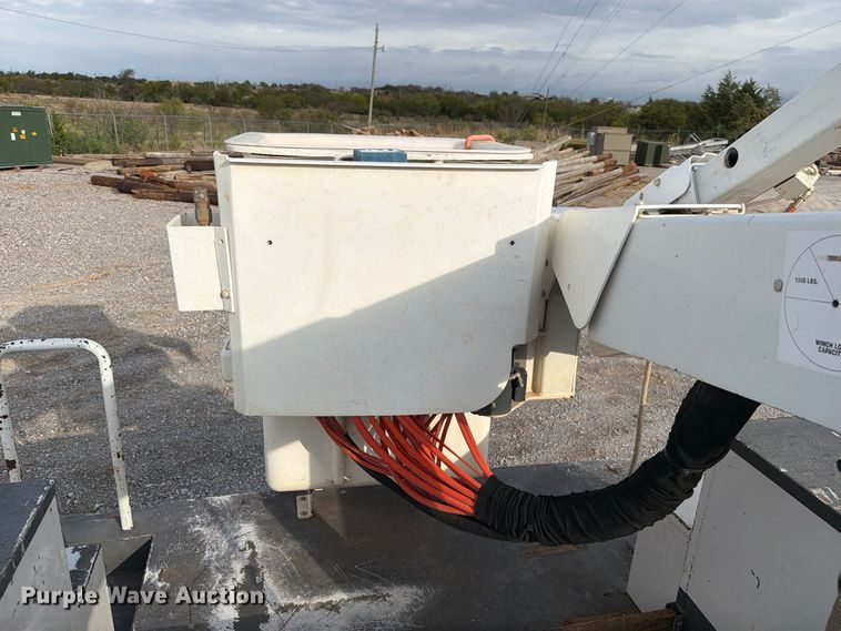 image for item EW7569 2017 Ford F550 Super Duty bucket truck