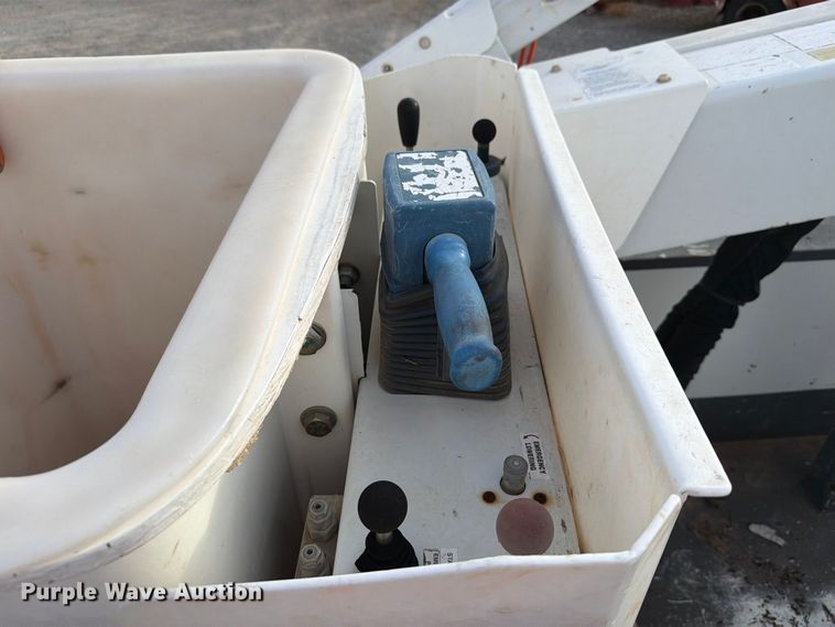 image for item EW7569 2017 Ford F550 Super Duty bucket truck